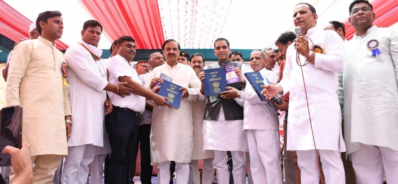 सांसद डॉ महेश शर्मा ने कहा- बाबा साहब हर समाज, जाति और पिछड़ों के लिए एक प्रेरणा थे