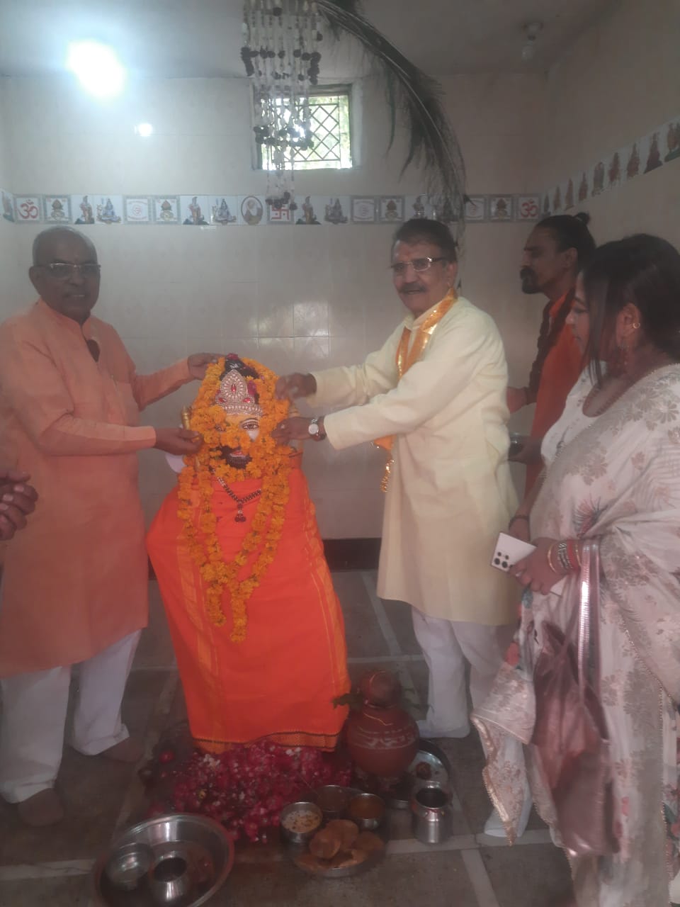 भगवान परशुराम के प्रकट उत्सव के उपलक्ष में सर्वप्रथम दादरी स्थित नगर कार्यालय अखिल भारतवर्षीय ब्राह्मण महासभा पर समस्त कार्यकर्ताओं की उपस्थिति में हवन किया गया