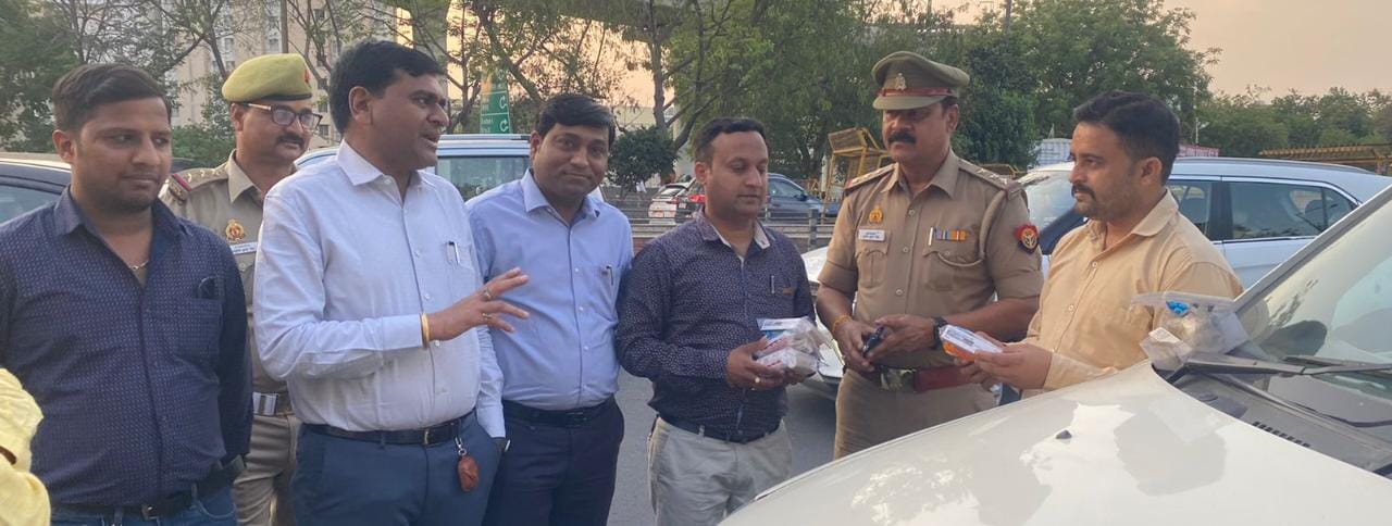 रोटरी क्लब ग्रेटर नॉएडा ने बाटी फ़र्स्ट एड किट एवं हेलमेट