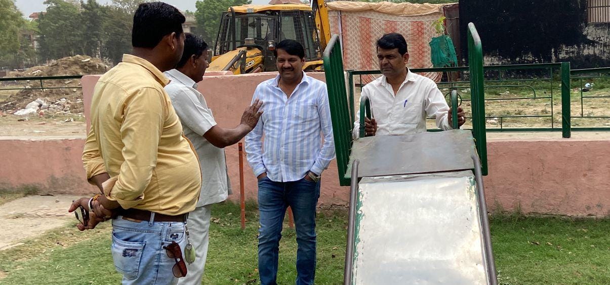 स्वास्थ्य विभाग एवं उधान विभाग की समस्याओं से ग्रेटर नोएडा प्राधिकरण के अधिकारियों को रूबरू कराया गया