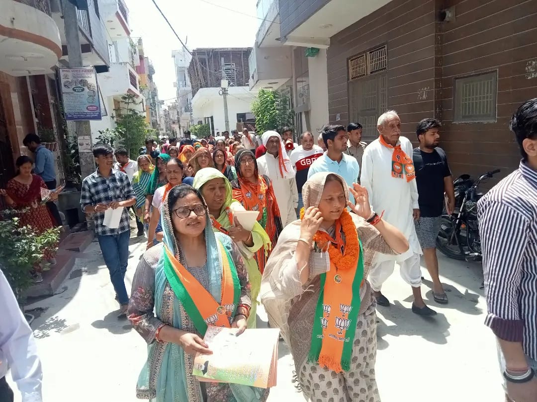 भाजपा प्रत्याशी गीता पंडित के रोड शो में उमडी दादरी की सर्व समाज जनता