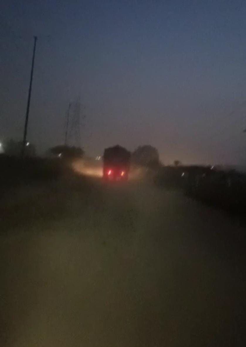 लुकसर में चल रहा है पुलिस की मिलीभगत से अवैध मिट्टी का खनन, पिछले 1 साल से चला है मिट्टी का खनन, पुलिस और खनन अधिकारी से भी नही रुक पा रहा अवैध खनन का कारोबार
