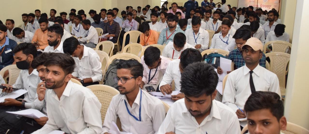 आईआईएमटी कॉलेज में 500 छात्रों को मल्टी नेशनल कंपनियों ने दी जॉब