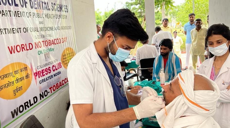 शारदा विश्वविद्यालय, ग्रेटर नोएडा के माध्यम से जिला कारागार गौतमबुद्धनगर में निरूद्ध बंदियों के दांतों के चिकित्सीय परीक्षण का आयोजन