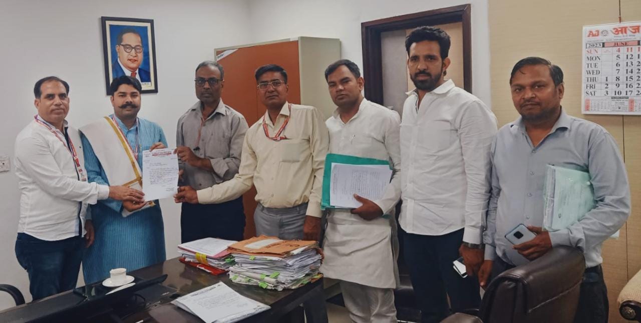 प्राधिकरण में किसानों के शोषण के विरुद्ध करप्शन फ्री इंडिया ने सौंपा ज्ञापन