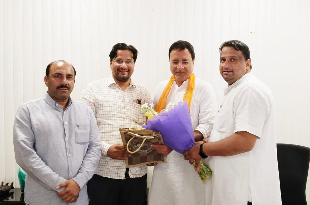 काँग्रेस पार्टी के राष्ट्रीय महासचिव कर्नाटक के प्रभारी श्री रणदीप सिंह सूरजेवाला जी को जन्मदिन की बधाई एवं शुभकामनाएं प्रेषित की