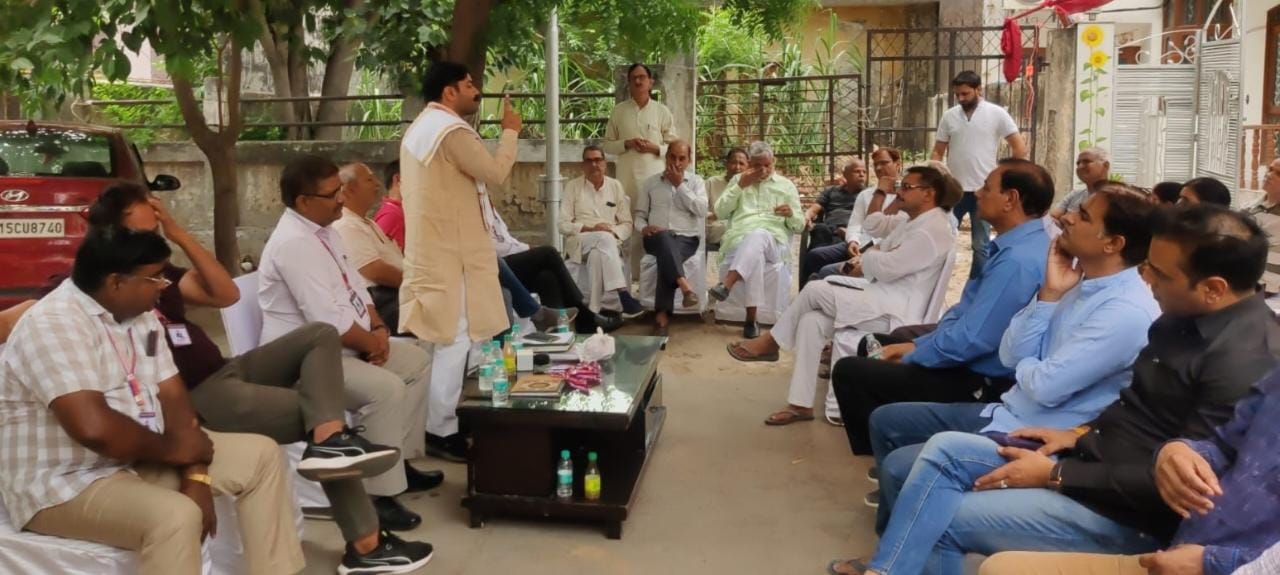 ग्रेनो की एनटीपीसी सोसाइटी में करप्शन फ्री इंडिया संगठन ने चलाया सदस्यता अभियान