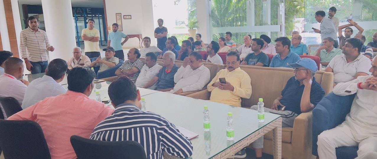 पैरामाउंट गोल्फ फॉरेस्ट सोसाइटी में कुत्तों का जबरदस्त आतंक, कई नागरिक को काटा, बिल्डर को दिया 15 दिन का अल्टीमेटम