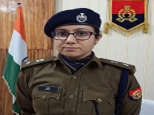 पुलिस की तबादला एक्सप्रेसः यूपी में आईपीएस अफसर इधर से उधर, गौतमबुद्धनगर में एक बार फिर आईपीएस सुनीति शांडिल्य की हुई वापसी