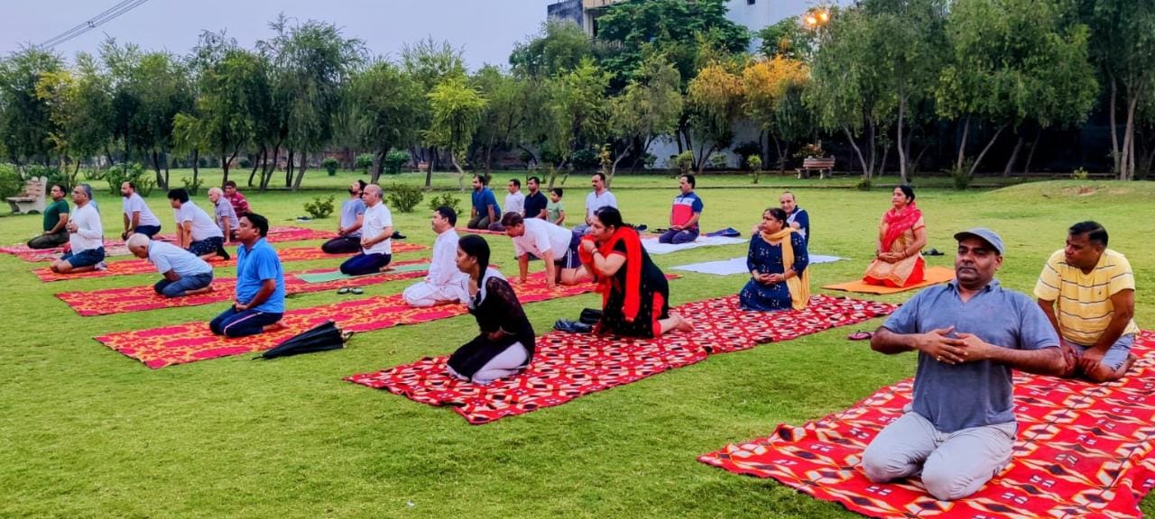 अंतरराष्ट्रीय योग दिवस पर सेक्टर डेल्टा वाशियो ने लिया रोज योग करने का निर्णय, योग में लिया बढ़-चढ़कर हिस्सा