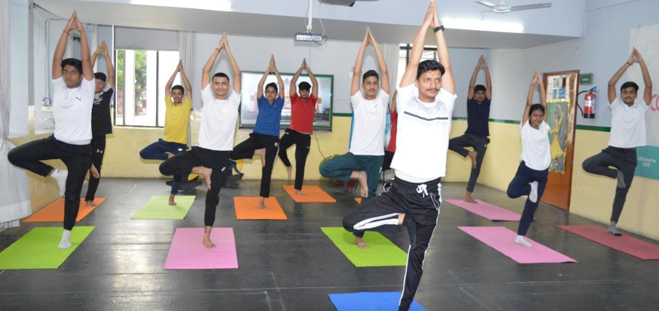 समसारा विद्यालय में मनाया गया योग दिवस समारोह