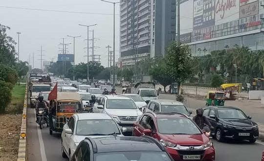 नोएडा पृथला फ्लाईओवर से मिली जाम की मुक्ति तो किसान चौक पर बढ़ी मुसीबत