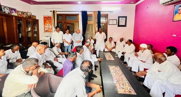 दादरी क्षेत्र के विधायक तेजपाल नागर ने निपटाया छिड़ौली गांव का ‘बड़ा’ विवाद, एचके शर्मा के निवास पर हुई पंचायत