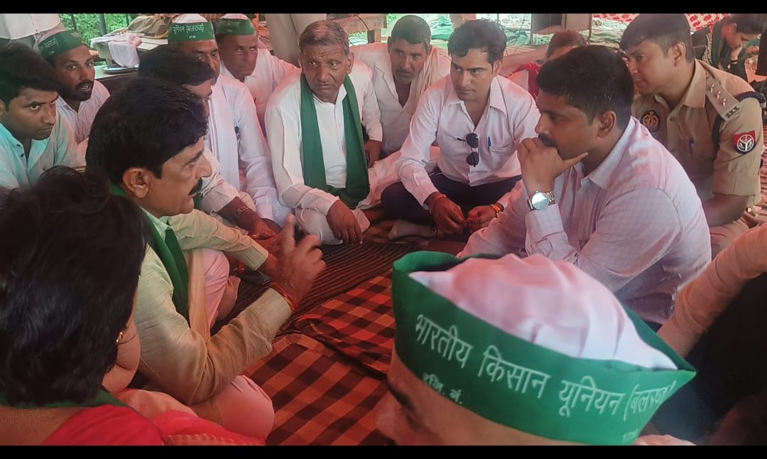 नोएडा-सैक्टर 142 गांव शहदरा में प्राधिकरण व ग्रुप 108 भूटानी बिल्डर के विरोध में भारतीय किसान यूनियन(बलराज) के नेतृत्व में किसानों का अनिश्चितकालीन धरना-प्रदर्शन 18 वे दिन भी जारी रहा