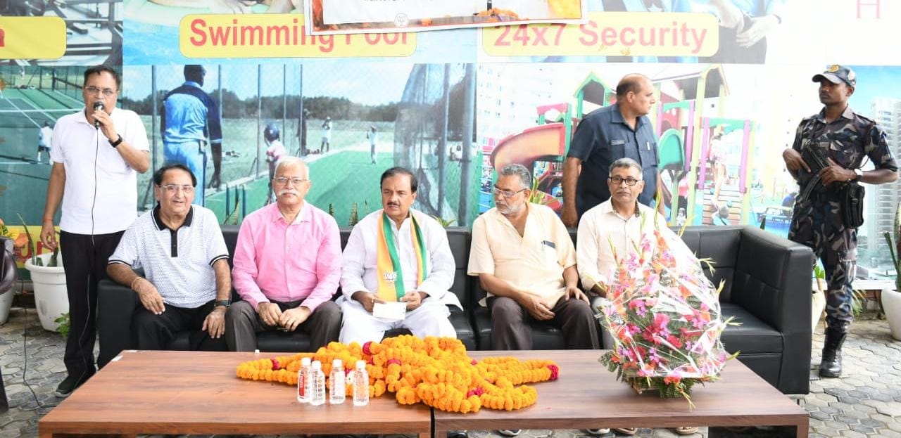 प्रधानमंत्री श्री नरेन्द्र मोदी जी के ऐतिहासिक एवं महत्वपूर्ण कार्यक्रम ‘‘मन की बात’’ कार्यक्रम का आयोजन नोएडा के होम्स 121 सैक्टर 121 मेें आयोजित किया गया