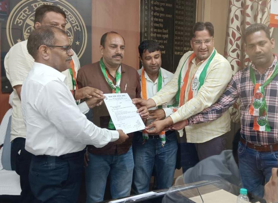 काँग्रेसी नेताओ ने नोएड़ा गौतमबुद्धनगर की परिवहन समस्याओं को लेकर ज्ञापन सौपा