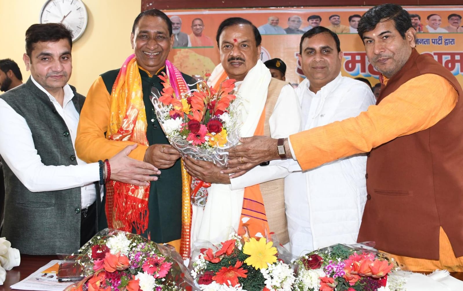 लोकसभा प्रत्याशी बनाए जाने पर डॉ. महेश शर्मा का हुआ भव्य स्वागत, भाजपा जिला कार्यालय पर विधायक, एमएलसी और लोकसभा संयोजक, जिलाअध्यक्ष ने किया स्वागत