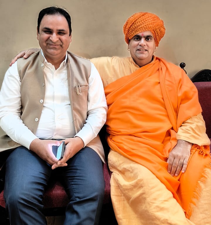 आधुनिकता की अंधी दौड़ में आज देश का युवा अपने संस्कृति मूल्यों को भूल रहा है: स्वामी चक्रपाणि महाराज