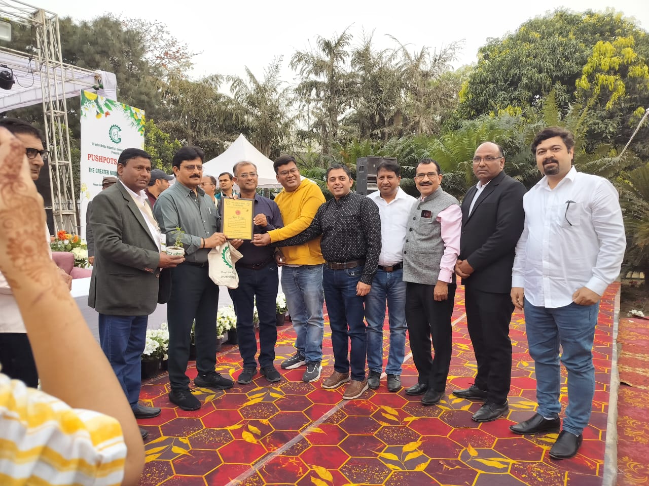 गौतमबुद्धनगर में पूर्वांचल सिल्वरसिटी-2 सोसाइटी ने बागवानी प्रतियोगिता में एक बार फिर पहला स्थान हासिल किया