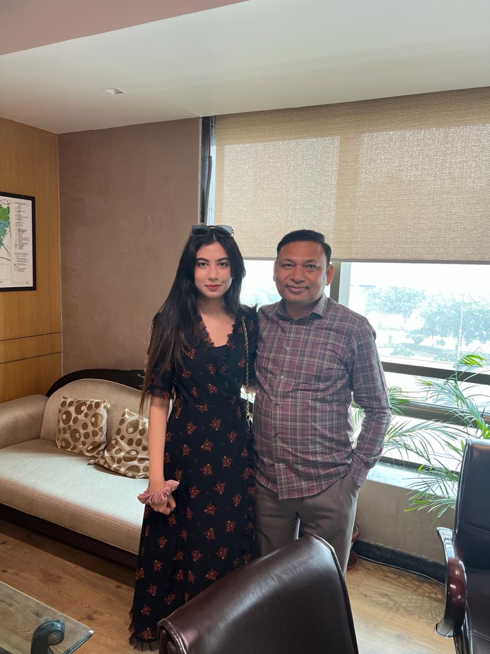 स्टार्टअप से खड़ी की 27 करोड़ की कंपनी, ऑस्ट्रेलिया में छा गई अंशिका सिंह, ग्रेटर नोएडा प्राधिकरण के ओएसडी संतोष कुमार की बेटी ने किया कमाल