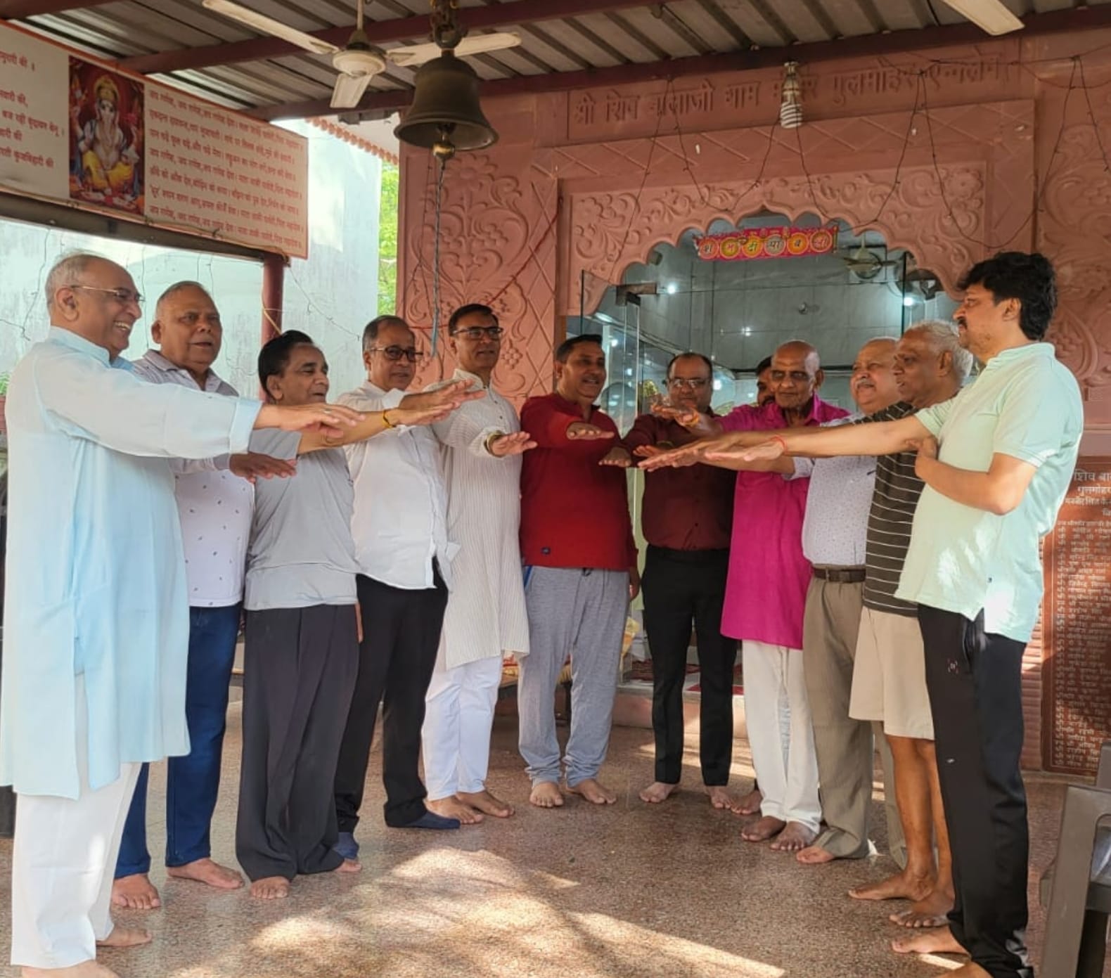 नवरात्रि के पहले दिन देवी माँ के पूजन के साथ ली मतदान की शपथ, भारतीय नव वर्ष के उत्सव के साथ लोकतंत्र के उत्सव में पहले मतदान फिर जलपान की शपथ