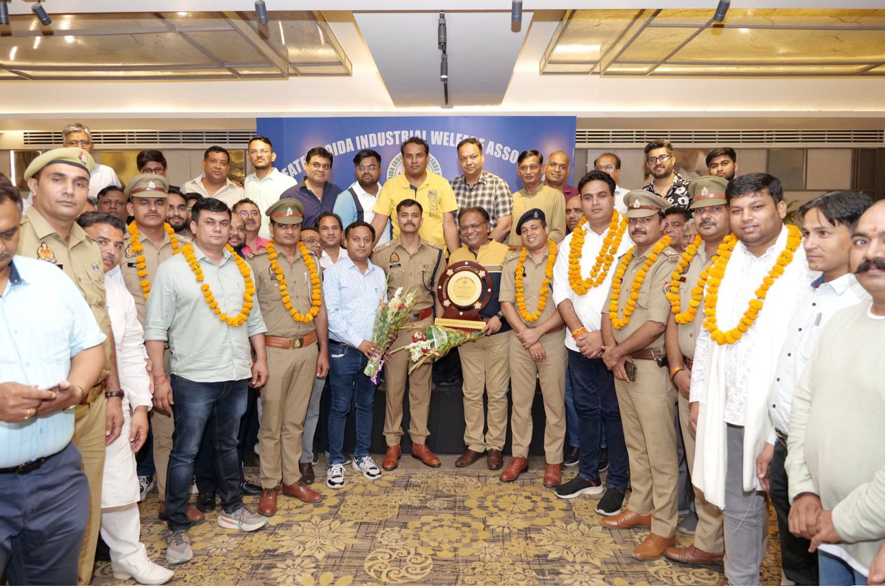 व्यापारियों ने पुलिस कर्मियों को किया सम्मानित, कार्यक्रम में मुख्य अतिथि डीसीपी श्री साद मियाँ खां व एसीपी श्री सुशील कुमार उपस्थित रहे
