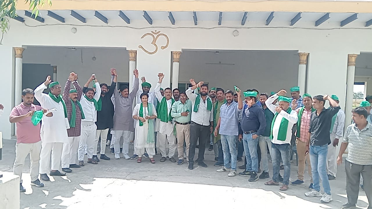 हेमस्पेयर कम्पनी के विरोध में मज़दूरों के भुगतान को लेकर भारतीय किसान यूनियन (बलराज) का अनिश्चितकालीन धरना
