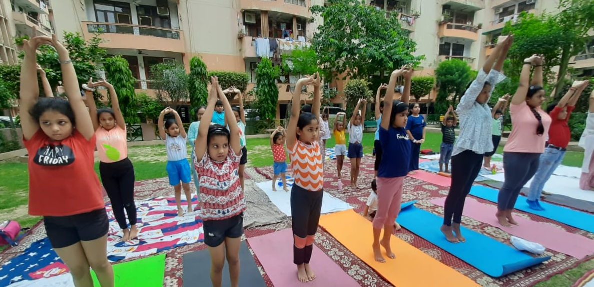 योग एवं संस्कार शिविर में बच्चों ने किया प्रणायाम, भारतीय योग संस्थान द्वारा गुलमोहर एनक्लेव के बच्चों के लिए योग व संस्कार शिविर का किया गया आयोजन