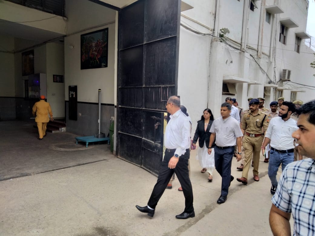 Greater Noida News: जनपद न्यायाधीश, पुलिस आयुक्त एवं जिलाधिकारी ने जिला कारागार का किया औचक निरीक्षण