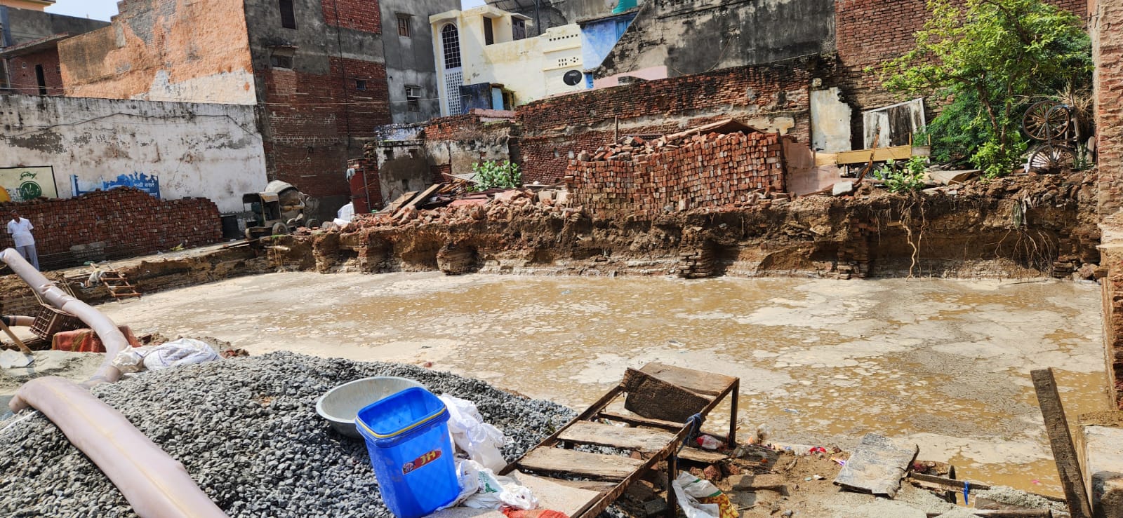 Greater Noida News: ग्रेटर नोएडा के कस्बा दनकौर में अवैध बेसमेंट निर्माण: जान-माल का खतरा, प्रशासन मौन