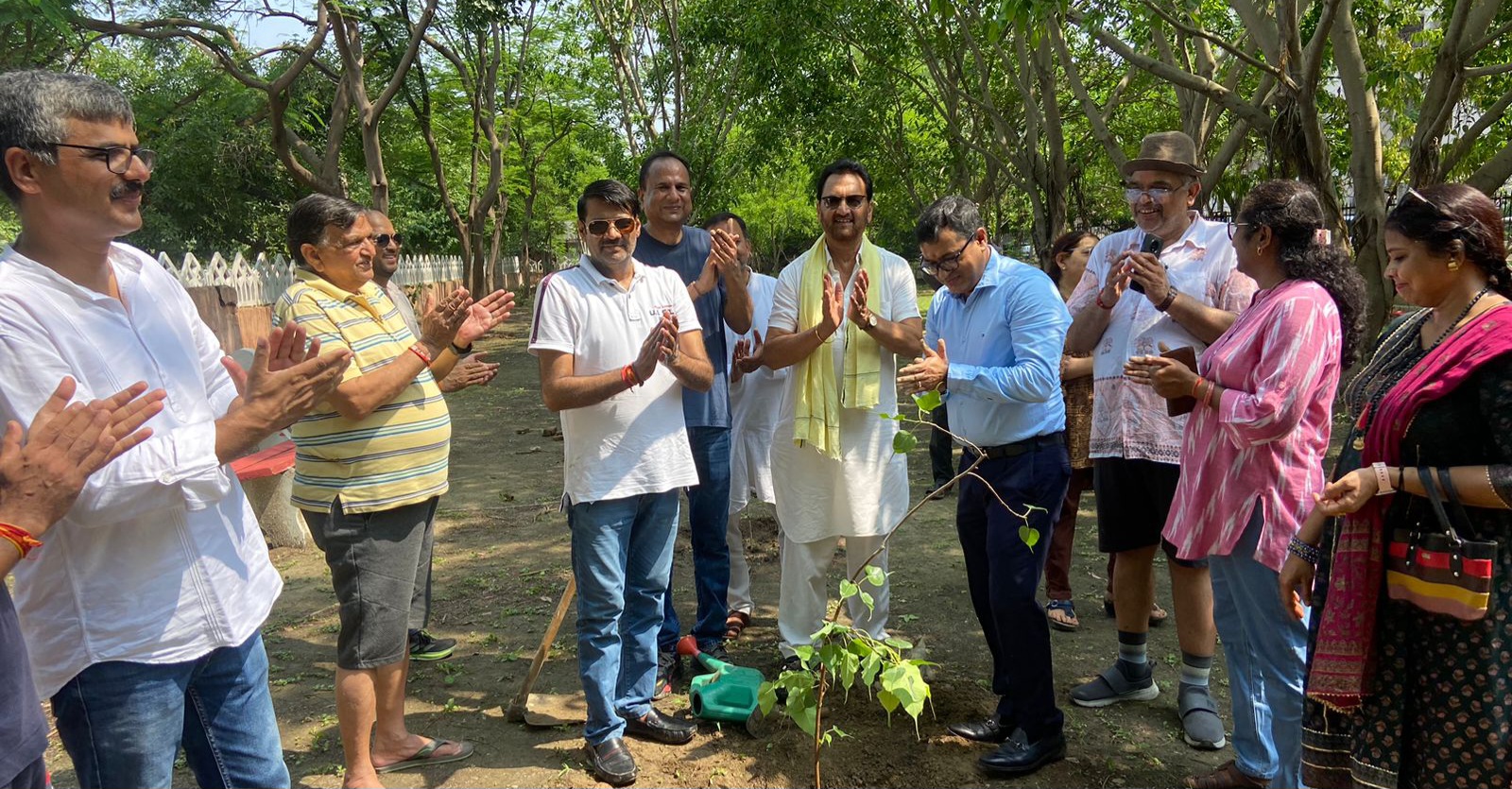 Greater Noida News: मिशन वन लाख प्लांट्स: पर्यावरण संरक्षण की दिशा में ओम रायजादा का उल्लेखनीय प्रयास
