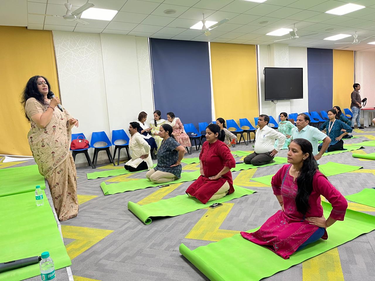 Greater Noida News: गलगोटिया विश्वविद्यालय में “आर्ट ऑफ़ लिविंग” संस्था के तत्वावधान में फैकल्टी डेवलपमेंट प्रोग्राम का समापन