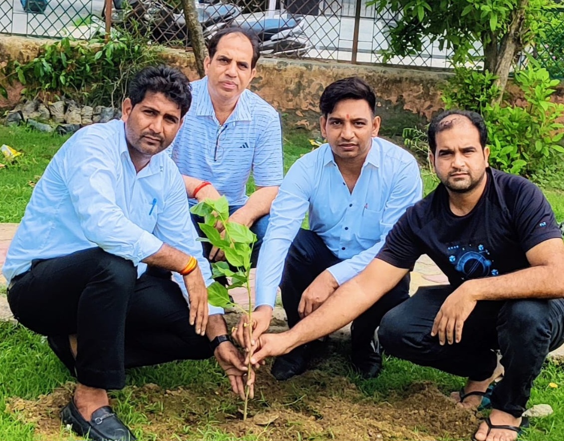 Greater Noida News: पौधारोपण कर सिर्फ दायित्व पूरा न करे ग्रेटर नोएडा प्राधिकरण, देखभाल की जिम्मेदारी भी उठाए- आलोक नागर