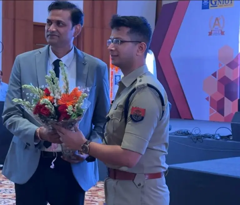 Greater Noida News: परवाज 2024, GNIOT कॉलेज में अंतिम वर्ष के छात्रों को दी गई शानदार विदाई!