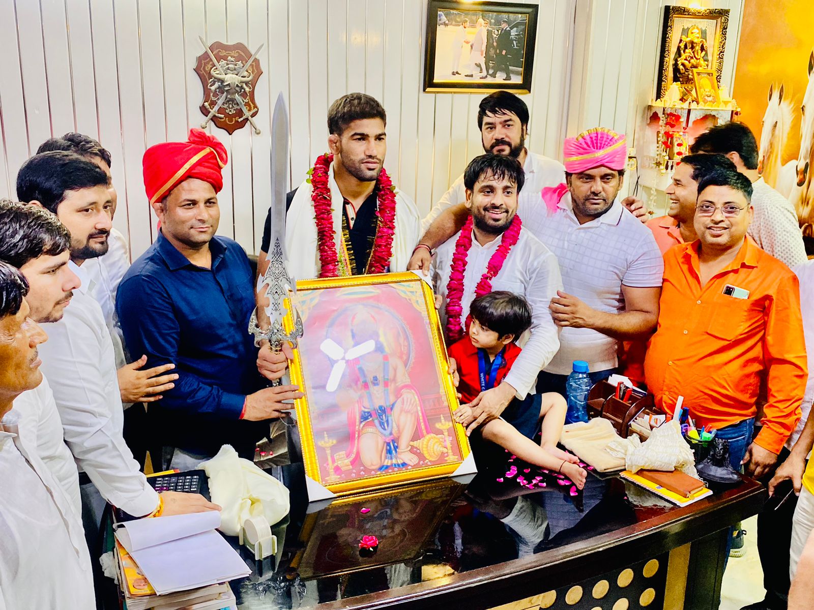 Greater Noida News: जॉर्डन में एशियाई चैंपियनशिप में गोल्ड  जीतकर लौटे जोंटी भाटी का भव्य स्वागत, अन्नू पंडित ने बढ़ाया हौसला, अन्नू पंडित ने कहा, 