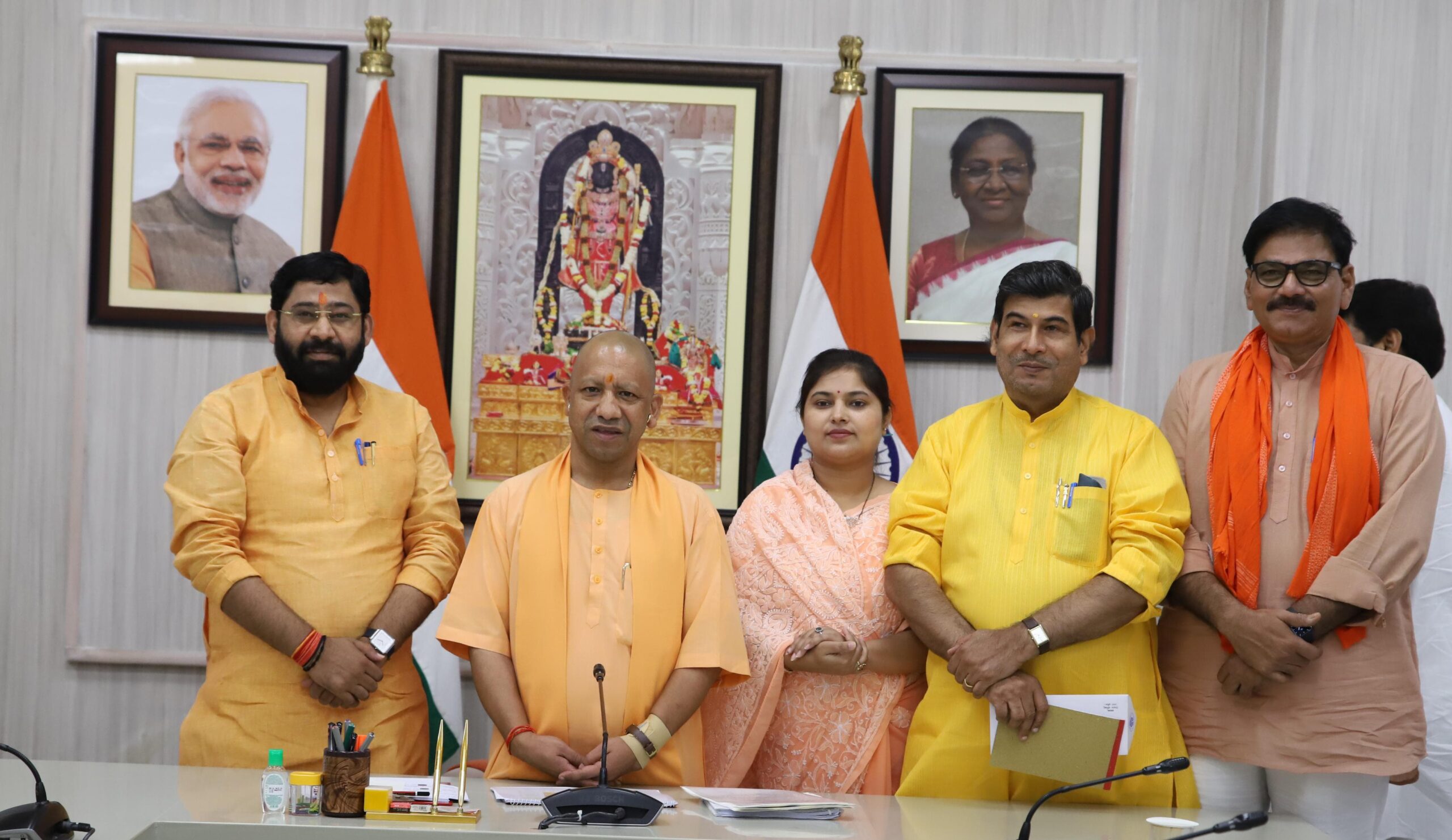 CM News: मुख्यमंत्री के आवास पर गरमाई बैठक, गौतमबुद्धनगर की किसानों, गांवों तथा आम जनता की समस्याओं MLC श्रीचंद शर्मा ने उठाई जोरदार मांगें