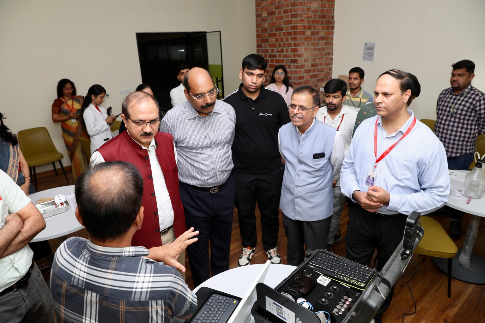 Greater Noida News: शारदा विश्वविद्यालय में नवाचार और उद्यमिता पर प्रशिक्षण और एक्सपोजर कार्यक्रम का सफल आयोजन
