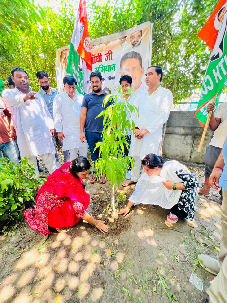Noida News: युवा कांग्रेस गौतमबुद्धनगर ने किया वृक्षारोपण अभियान का शुभारंभ