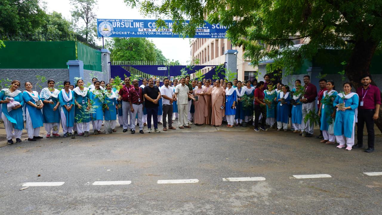 Greater Noida News: ईश्वर के अनुदान है वृक्ष, अर्सलाइन कॉन्वेंट स्कूल में वृक्षारोपण महोत्सव का भव्य आयोजन