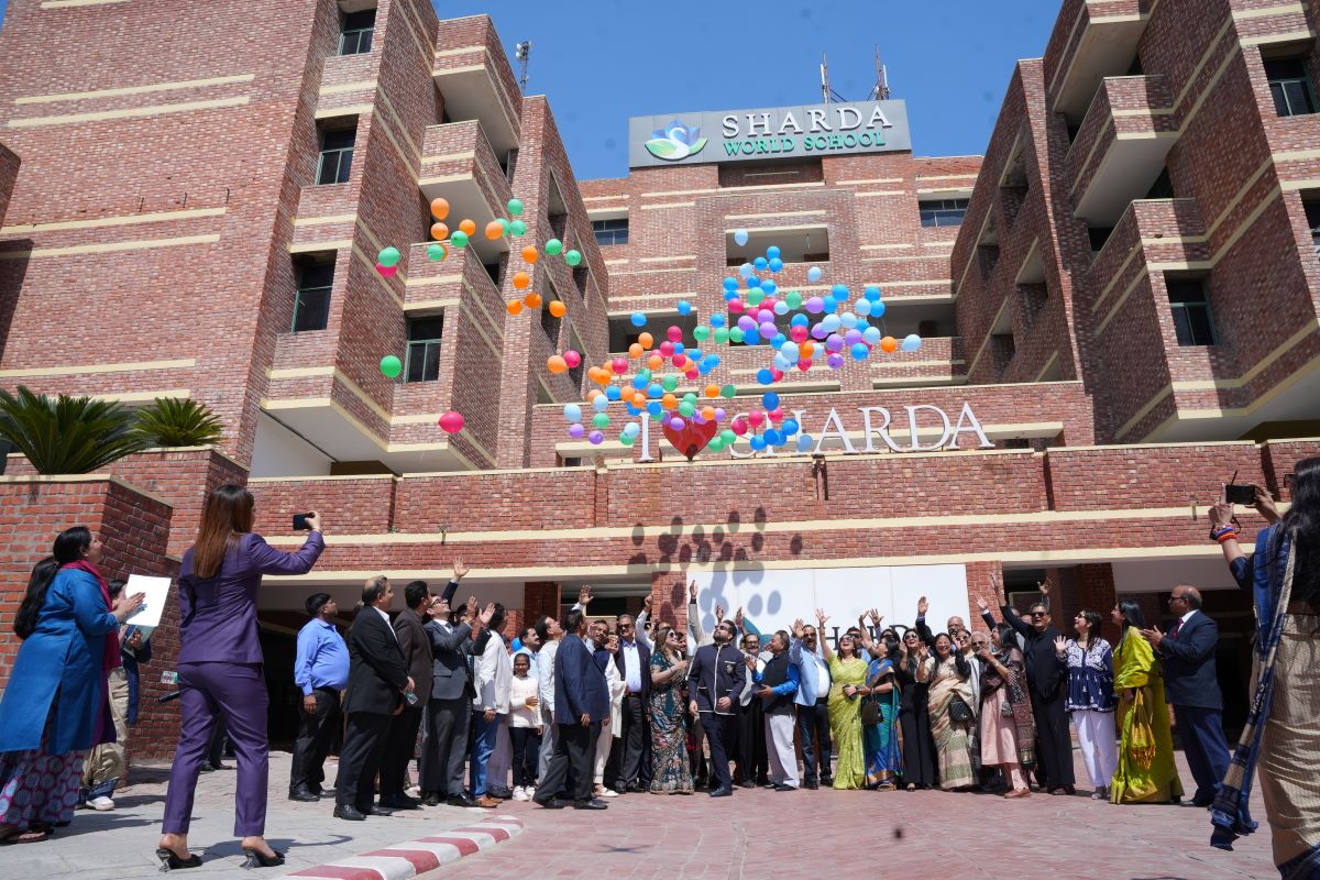 Greater Noida News: शारदा वर्ल्ड स्कूल ने शिक्षा में रचा इतिहास, भारत के साथ अब फिनलैंड और कैम्ब्रिज पाठ्यक्रम भी उपलब्ध