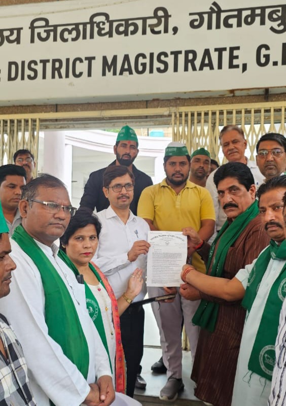 Greater Noida News: भारतीय किसान यूनियन का बड़ा विरोध, पैरामाउंट गोल्फ फोरेस्ट सोसायटी की सुरक्षा और सुविधाओं पर गंभीर सवाल, बिल्डर को दी एक सप्ताह की मोहलत