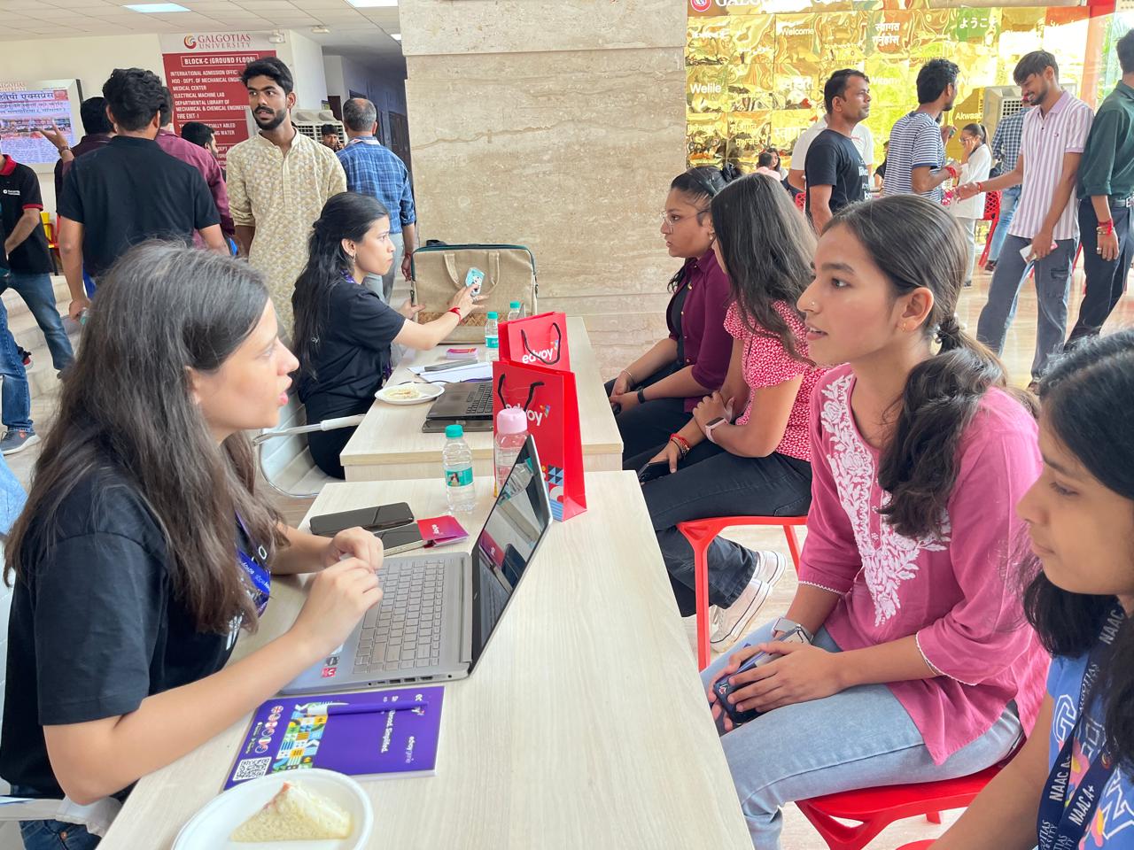 Galgotia University News: गलगोटियास विश्वविद्यालय में ग्लोबल एजुकेशन फेयर, विदेशी शिक्षा के सपनों को साकार करने का अवसर, ईडीवॉय के सहयोग से USA, UK, और आयरलैंड की शीर्ष QS-रैंक्ड यूनिवर्सिटी के प्रतिनिधियों से सीधी मुलाकात का सुनहरा मौका