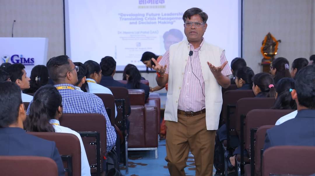 GNIOT News : जीएनआईओटी इंस्टीट्यूट ऑफ मैनेजमेंट स्टडीज, में सामरिक टॉक सीरीज का आयोजन, आईएएस डॉ. हीरालाल पटेल ने दी प्रबंधन के सामाजिक पहलुओं पर प्रेरणादायक सीख