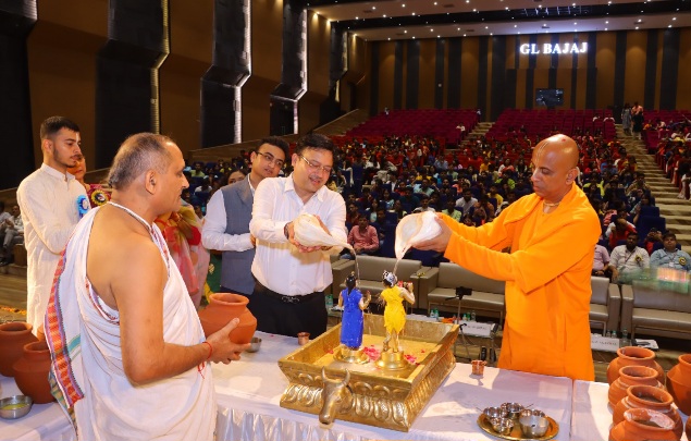GL Bajaj News : "गोविंदा आला रे" के मंत्रमुग्ध कर देने वाले उत्सव, डूबा जीएल बजाज शिक्षण समूह, श्रीकृष्ण जन्माष्टमी पर आध्यात्मिक आभा का अनुभव