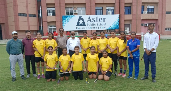 Aster School Hockey News : राष्ट्रीय खेल दिवस समारोह के अंतर्गत, स्कूली बच्चों की हाकी प्रतियोगिता का शुभारंभ