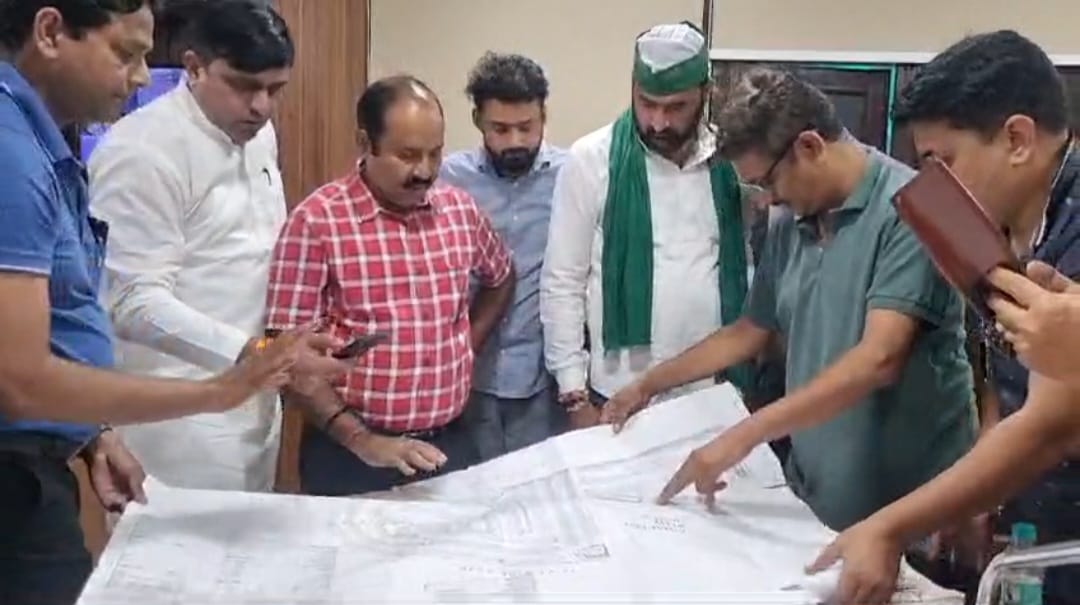 Greater Noida Paramount News : पैरामाउंट गोल्फ फोरेस्ट सोसायटी में बिल्डर के तानाशाह रवैए, के खिलाफ 12वें दिन भी धरना जारी, भारतीय किसान यूनियन (बलराज) की महापंचायत की चेतावनी