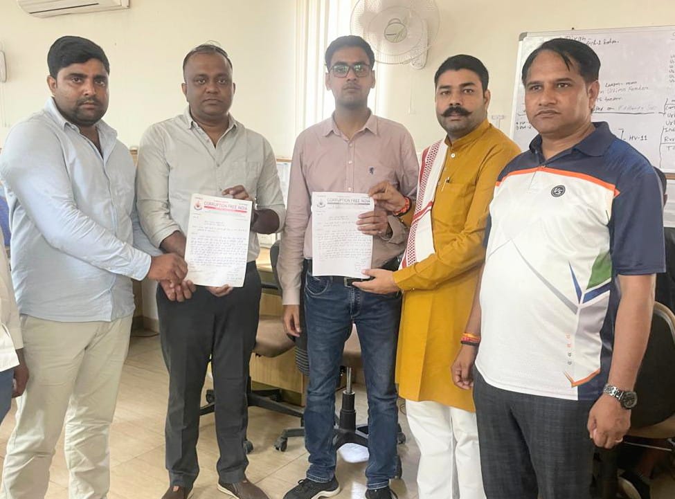 Greater Noida News : एनपीसीएल की घोर लापरवाही से गौवंशों की मौत पर, करप्शन फ्री इंडिया ने सौंपा ज्ञापन