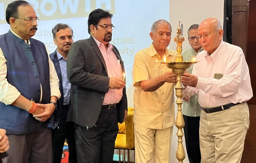 Greater Noida News : गलगोटियास विश्वविद्यालय में "उत्पादकता और हरित विकास" पर सस्टेनेबिलिटी कॉन्क्लेव का सफल आयोजन, विशेषज्ञों और किसानों ने सतत कृषि पर किए महत्वपूर्ण विचार-विमर्श