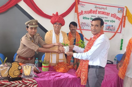 Greater Noida News : "24 दिवसीय वीरांगना रानी लक्ष्मीबाई, आत्मरक्षा प्रशिक्षण का भव्य समापन: बालिकाओं ने आत्मरक्षा कौशल का किया शानदार प्रदर्शन, हिंदी दिवस भी धूमधाम से मनाया गया"