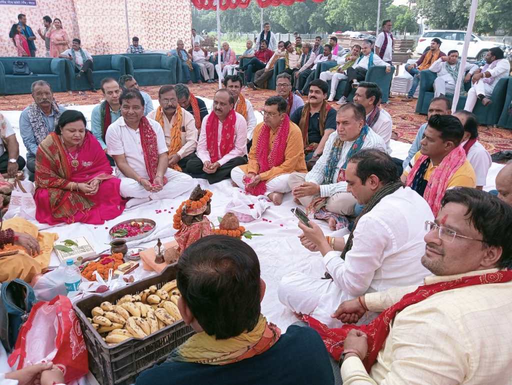 Noida News : नोएडा में श्रीराम लखन धार्मिक लीला कमेटी ने किया भूमि पूजन, 3 अक्टूबर से श्रीराम की दिव्य लीलाओं का होगा भव्य मंचन